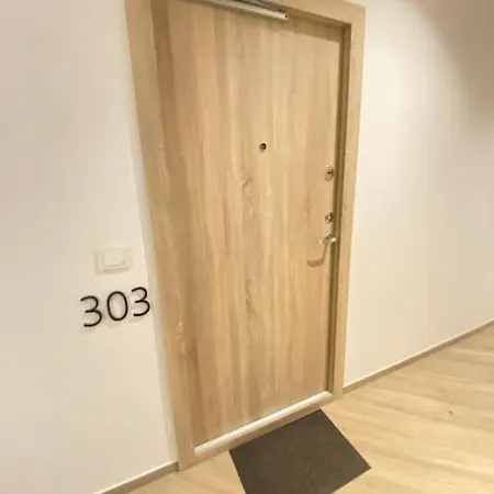 Warm And Light Loft Near Centre