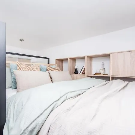 Warm And Light Loft Near Centre * Wilna