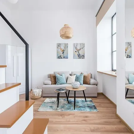 Warm And Light Loft Near Centre Apartment Wilna